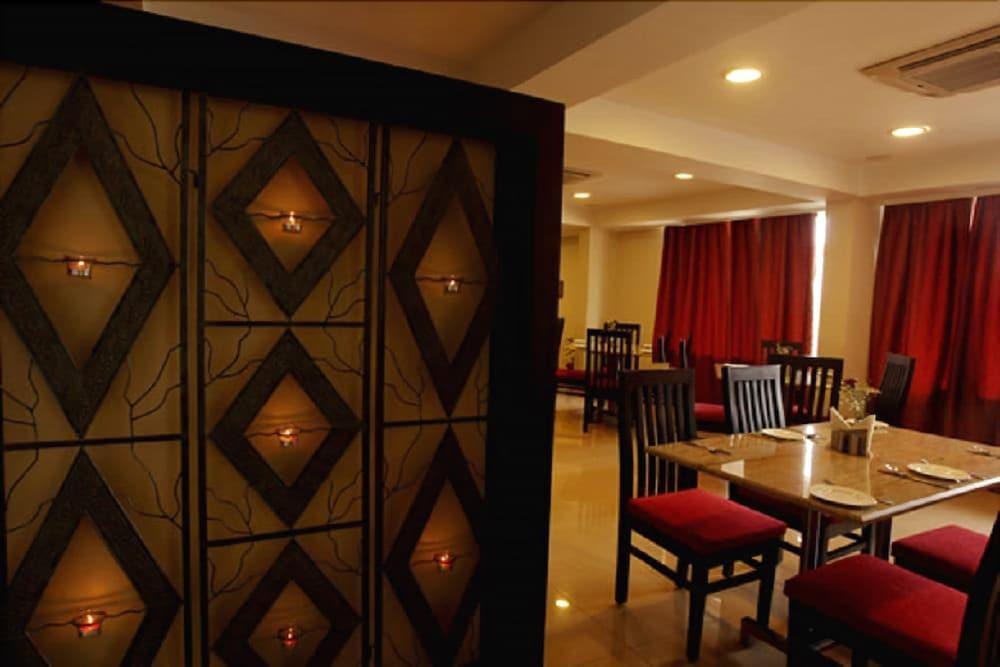 Hotel Nagarjuna Suites Bangalore Restaurang bild