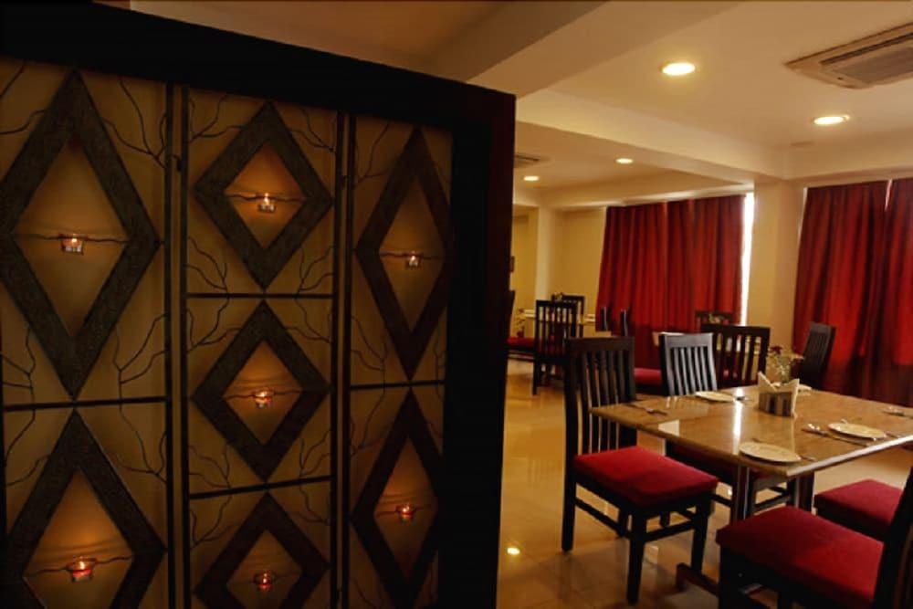 Nagarjuna Suites Bangalore Restaurang bild